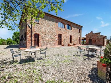 Holiday home Typical Tuscan farmhouse with swimming pool and A C