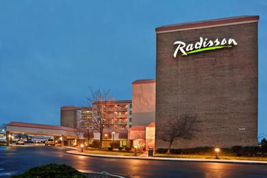 Отель Radisson Cleveland Airport
