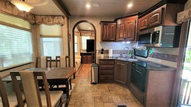 Дом отдыха RV Cottage at River Ranch with Private Firepit and a Golf Cart Steps to Pool! 417