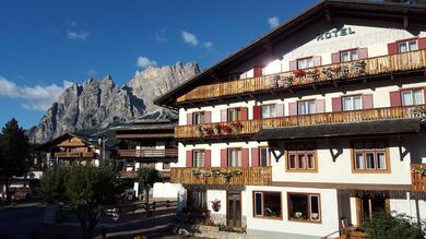 Отель Hotel Bellaria - Cortina d'Ampezzo