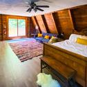 Дом отдыха Hikers Haven, a Cozy Cabin Loft above Bashakill Wildlife Refuge