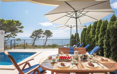 Holiday home Beautiful Home In Makarska With 4 Bedrooms, Private Swimming Pool And Heated Swimming Pool
