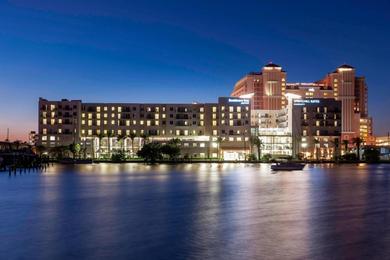 Отель SpringHill Suites by Marriott Clearwater Beach