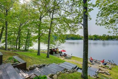 Hotel Immaculate, High-End Howell Villa on Pardee Lake!