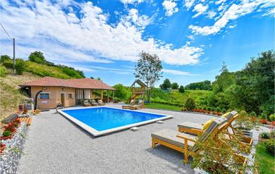 Holiday home Amazing Home In Varazdin With 3 Bedrooms, Outdoor Swimming Pool And Sauna