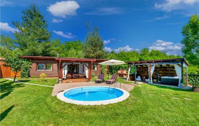 Holiday home Awesome Home In Lopatinec With 2 Bedrooms, Sauna And Outdoor Swimming Pool