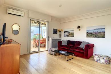 Beautiful 3 room apartment with air-conditioned loggia close to the Croiset