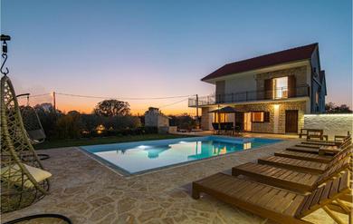 Holiday home Awesome Home In Sibenik With 4 Bedrooms, Private Swimming Pool And Outdoor Swimming Pool