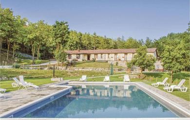 Дом отдыха Nice home in Badia Tedalda AR with 10 Bedrooms, WiFi and Outdoor swimming pool