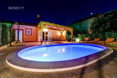 Holiday home Holiday home Orange with heated pool and parking