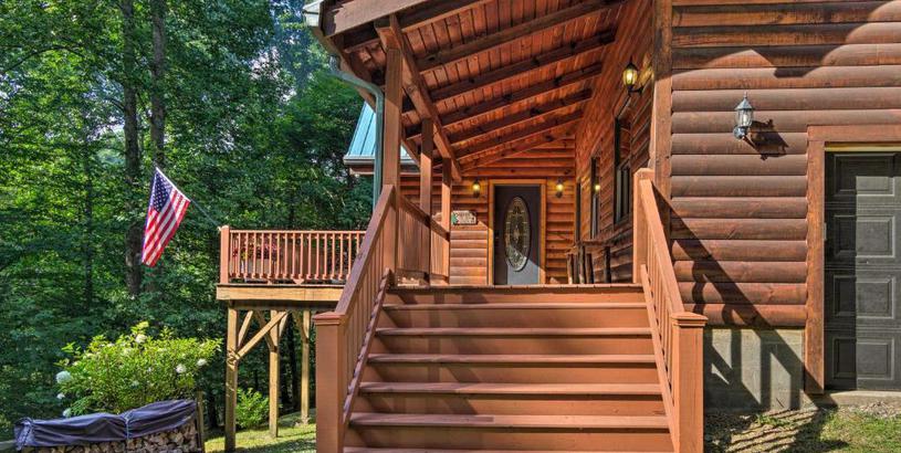 Holiday home Chic Creekside Cabin, 25 Miles to Asheville