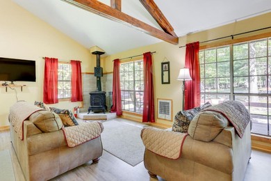 Hotel Scenic Lackawaxen Cottage with Pools and Ski Access!