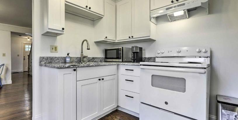 Дом отдыха Northampton Townhome with Grill Less Than 1 Mi to Dtwn