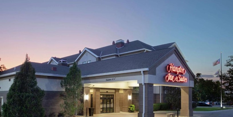 Отель Hampton Inn & Suites Kansas City-Merriam
