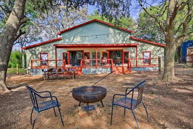 Holiday home Cabin in Helotes Hill Country about 9 Mi to Old Town!