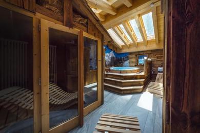 Guest house CHALET MATTERHORN - Luxury Catered Ski Chalet with private SPA, walking distance center and lift system