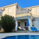 Дом отдыха Phoebes Place At Kalamaki Court, 2 Bedroom Villa With A Shared Pool