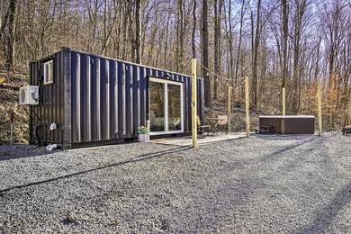 Apartments Tiny Home with Hot Tub By Mohican State Park!
