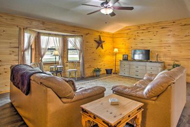 Holiday home Emory Escape with Pond Access Less Than 13 Mi to Lake!