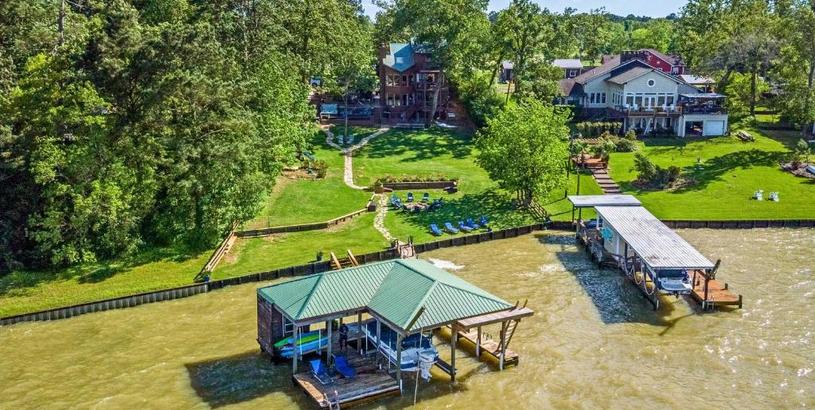 Holiday home Beautiful Lakehouse with Hot Tub, Boathouse and Kayaks