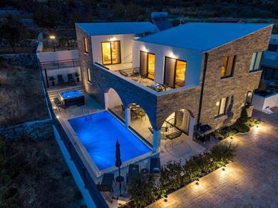 NEW! Villa EDEN with heated private pool, a hydromassage, a Hot-tub, fun zone with Treadmill, 4 en-suite bedrooms