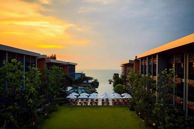 Отель Renaissance Pattaya Resort & Spa