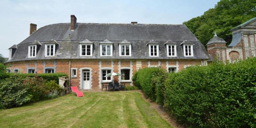 Дом отдыха Holiday home in a historic building near Montreuil