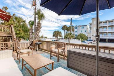 Villa Salty Shack Unit B - Salty Shack - Dog Friendly Home - Across from the Beach - Central Location!
