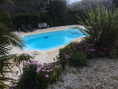 Apartments Haut de villa avec piscine et jardin privatif