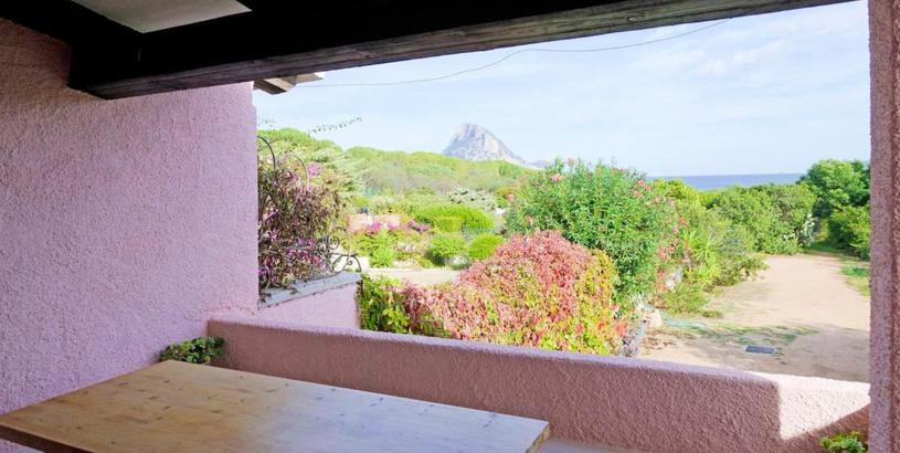 Holiday home 2 bedrooms house at Porto Taverna 10 m away from the beach with sea view and terrace