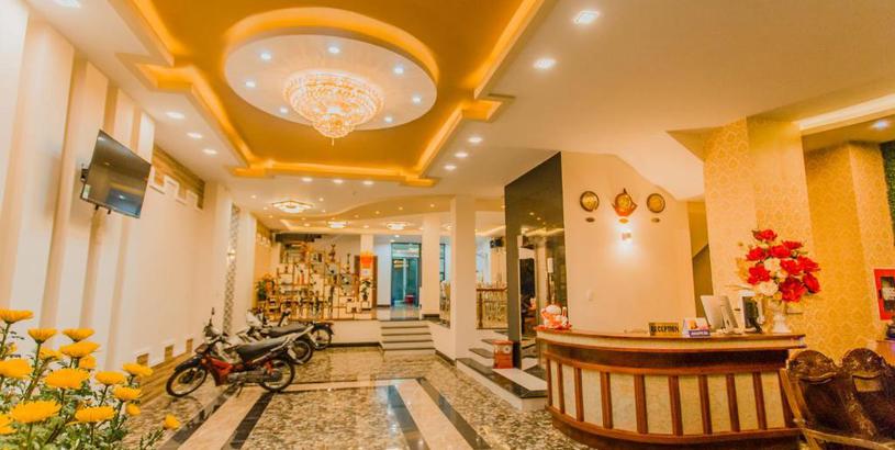 Отель Khách sạn Hoàng My