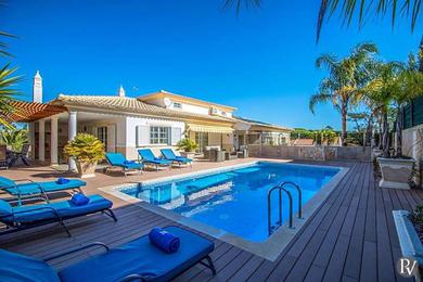 Вилла Villa in Praia da Falesia Sleeps 10 with Pool Air Con and WiFi
