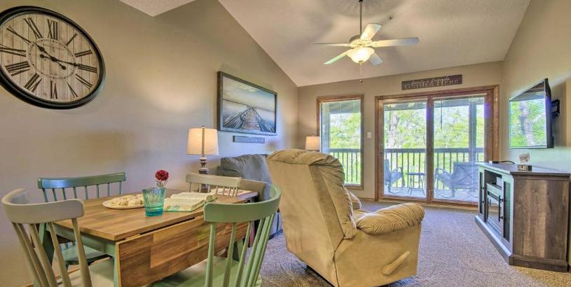 Apartments Cozy Branson Getaway, 5 Min from SDC and the Lake!