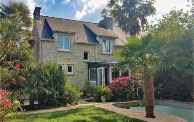 Holiday home Awesome home in La Fort Fouesnant with 5 Bedrooms, WiFi and Indoor swimming pool
