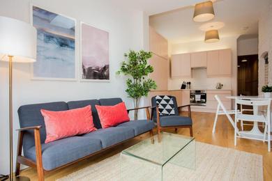 Holiday home Stylish & Modern 3 Bed Flat in NW London with Garden