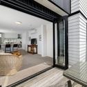 Дом отдыха Centrally Located- Modern Sunny Townhouse