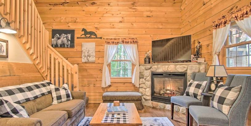 Holiday home Rustic Cabin with Fireplace Pets Welcome!