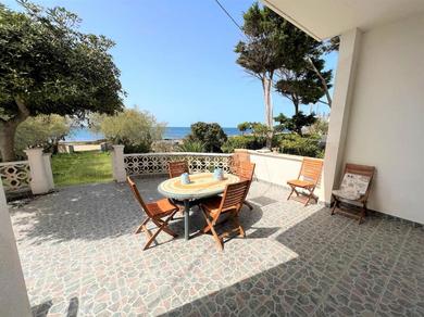 Holiday home Villa climatizzata fronte mare con grande patio esterno