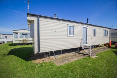 Campsite 6 berth caravan with free WiFi for hire in Suffolk at Pakefield ref 68079CR