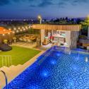 Hotel Bayhill Pool & Villa