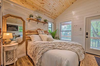 Апартаменты Charming Broken Bow Cabin with Jacuzzi and Fire Pit!