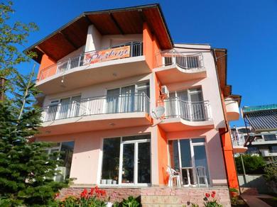 Guest house House Rezvaya with rooms for rent