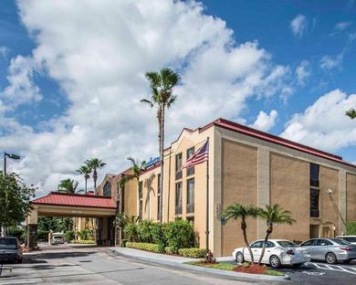 Отель Comfort Inn & Suites - Lantana - West Palm Beach South