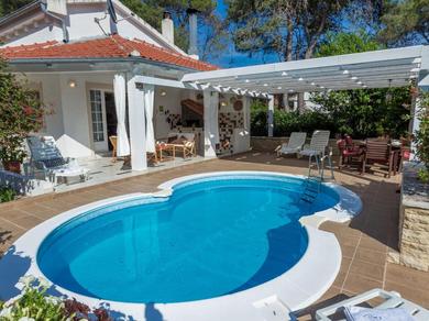Holiday home Spacious Holiday Home in Molat with Pool