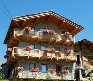 Chalet One bedroom chalet with enclosed garden and wifi at Planaz