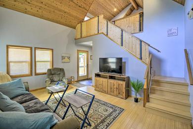 Дом отдыха Ideally Located and Pet-Friendly Westport Cabin