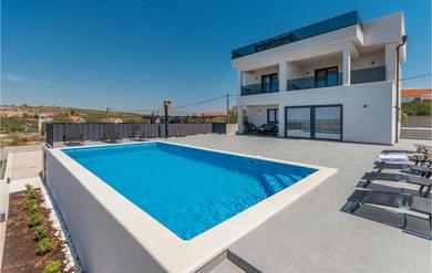 Holiday home Awesome Home In Tinj With Wifi, Private Swimming Pool And Outdoor Swimming Pool