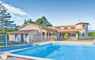 Beautiful Home In Aubignan With Wifi, Private Swimming Pool And Heated Swimming Pool