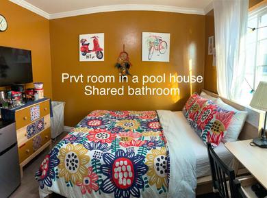 Guest house RETRO Room - Shared bath- Quiet Home- 15 mins to the beach