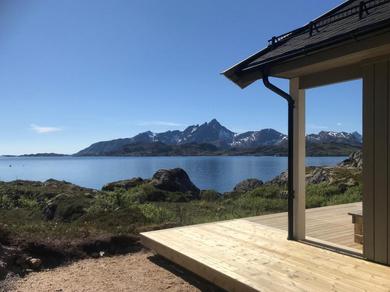 Holiday home PRIVATE NEWLY BUILT WATERFRONT CABIN IN LOFOTEN